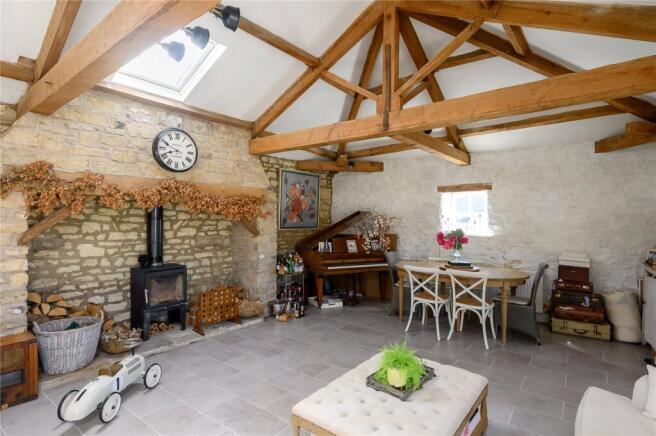 5 bed Detached for sale Image 7