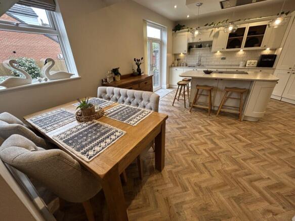 4 bed Detached for sale Image 6
