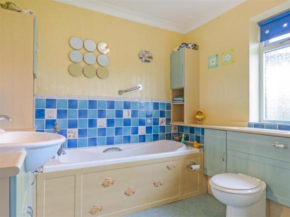 Bathroom.JPG