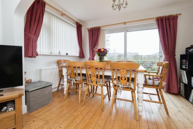 4 bed Detached for sale Image 6