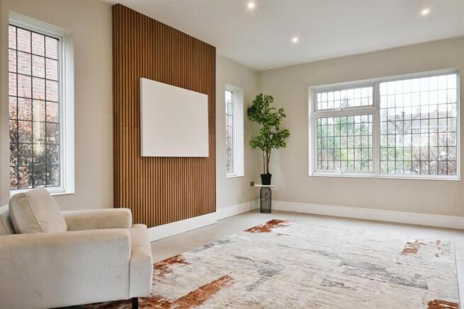 4 bed Detached for sale Image 7