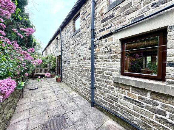 Low Fold Court, Denby Lane, Upper Denby, Huddersfield, HD8 8TZ photo 5