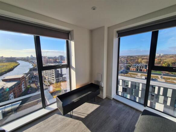 Open Plan Living Room/Dining Area/Kitchen