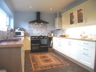 FITTED KITCHEN AREA