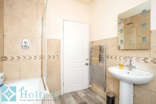 Bathroom Reverse Angle.jpg