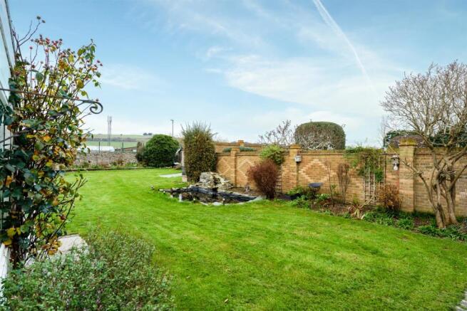 4 Littlehampton Road-7.jpg