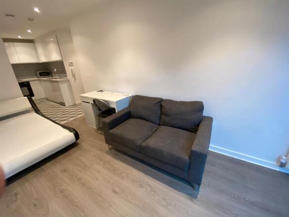 Studio to rent Image 5