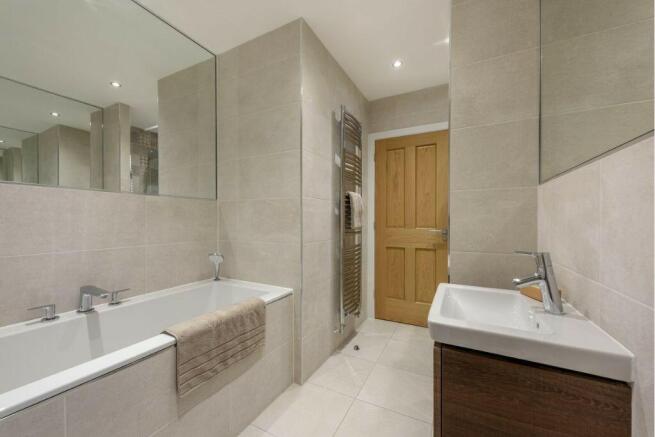 4 bed Detached for sale Image 9
