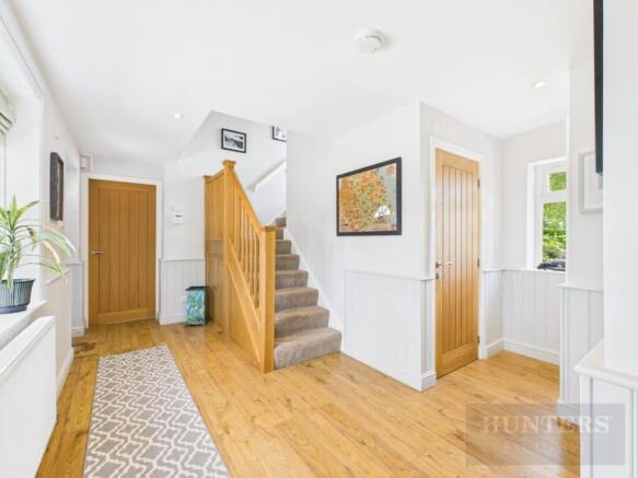 5 bed Detached for sale Image 11