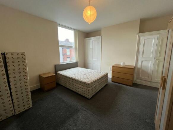 bed 1.jpg