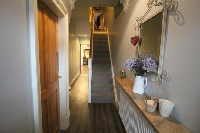 Lightburne Ave, 13 Hallway new.JPG