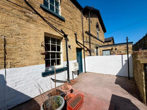 2 bed Terraced to rent Image 7