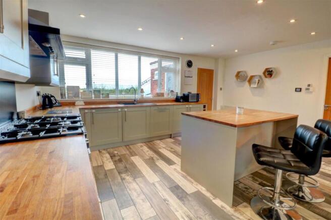 Kitchen Area 3.jpg