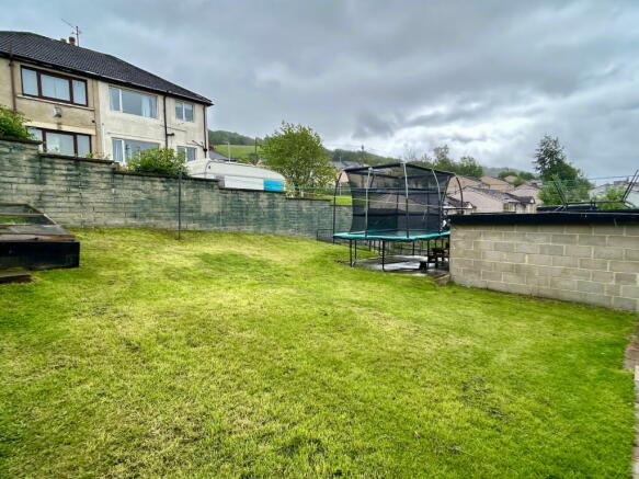 4 bed Semi-Detached for sale Image 11