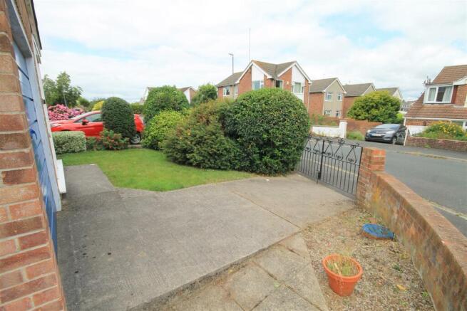 SA Front Garden a.JPG