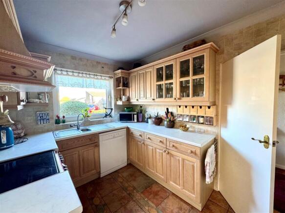 3 bed Semi-Detached for sale Image 7