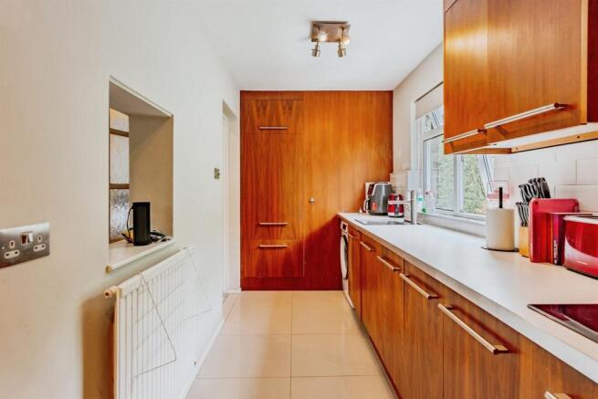 Fennel Crescent, Crawley photo 4