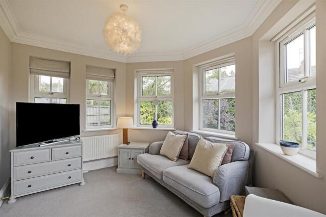 4 bed House for sale Image 5