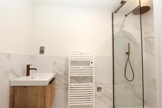 2 bed Apartment to rent Image 12