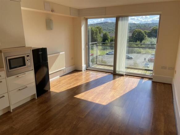 1 bed Apartment to rent Image 5