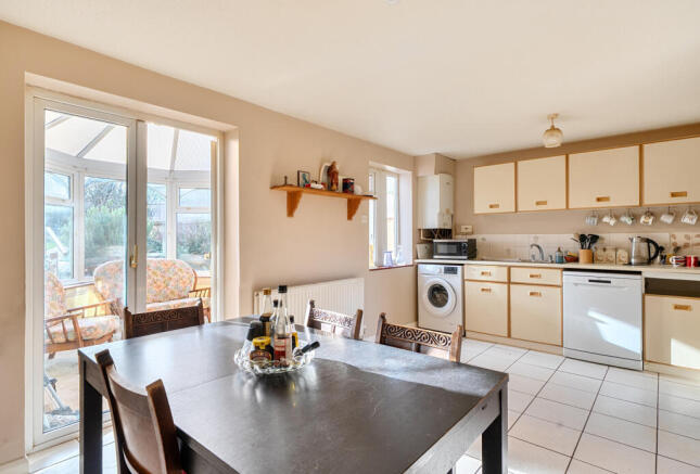 1393794-15-695e4f...