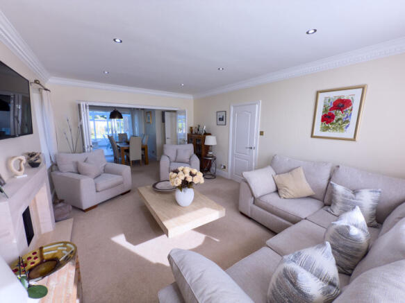 4 bed Detached for sale Image 5