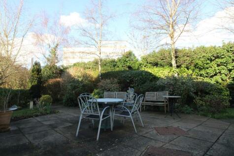 Potters Court, Potters Bar