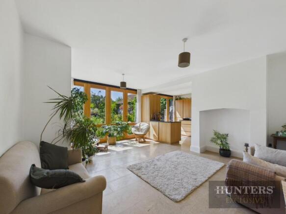 5 bed Semi-Detached for sale Image 11