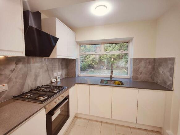 3 bed Semi-Detached for sale Image 6