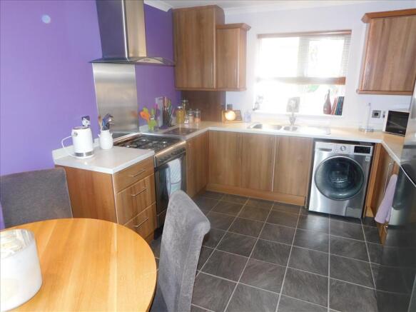 KITCHEN/DINING AREA