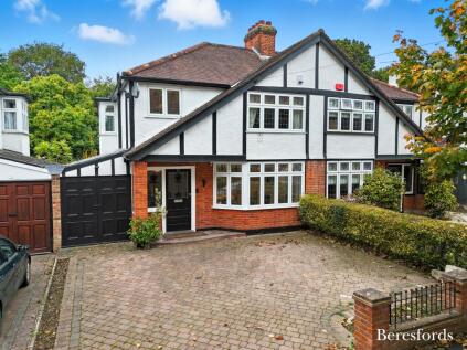 Wallenger Avenue, Gidea Park, RM2