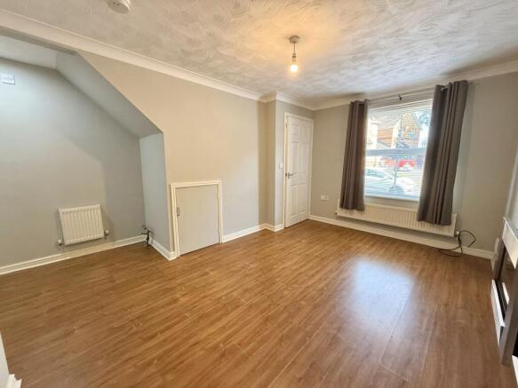 2 bed Semi-Detached to rent Image 9