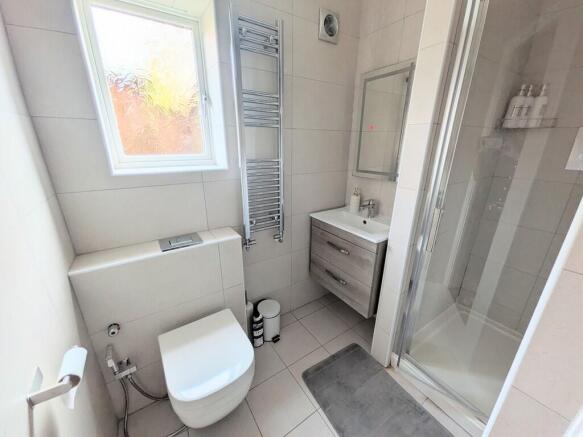 5 bed Detached to rent Image 11