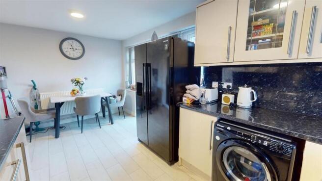 4 bed Semi-Detached for sale Image 5