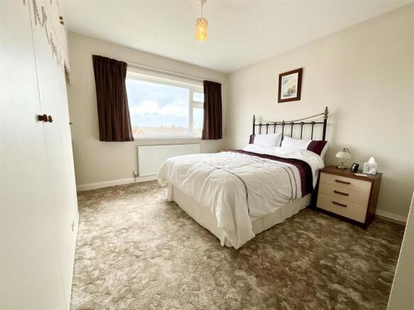 2 bed Flat for sale Image 4