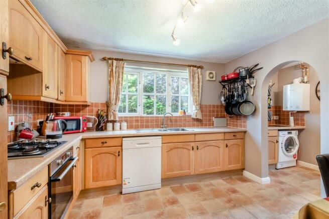 8563986-interior12.jpg
