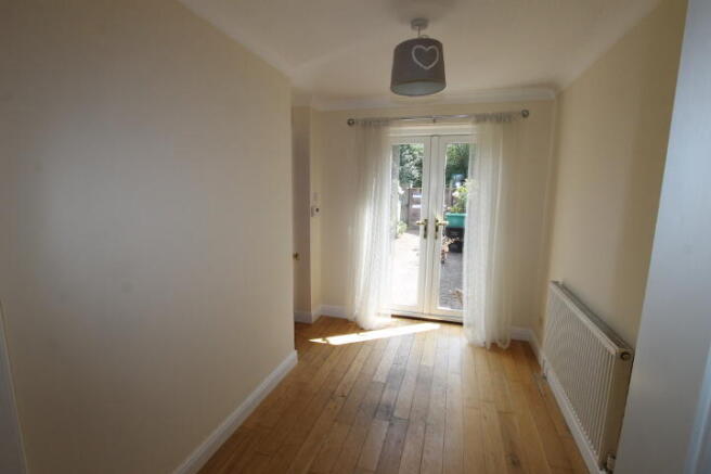 2 bed End of Terrace to rent Image 4