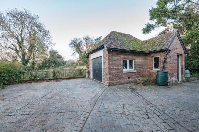 Detached garage