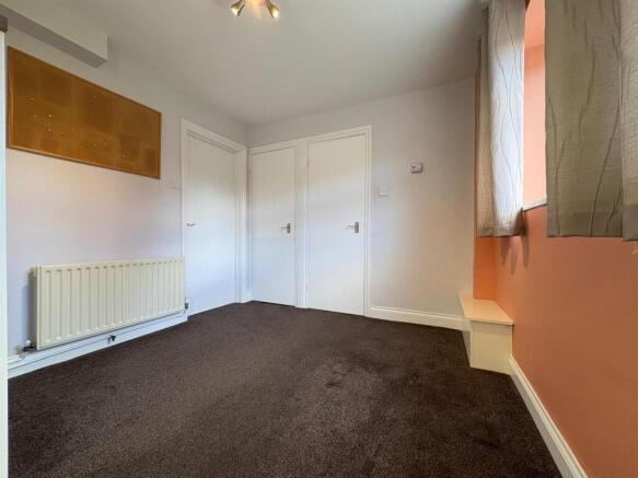3 bed Semi-Detached for sale Image 4
