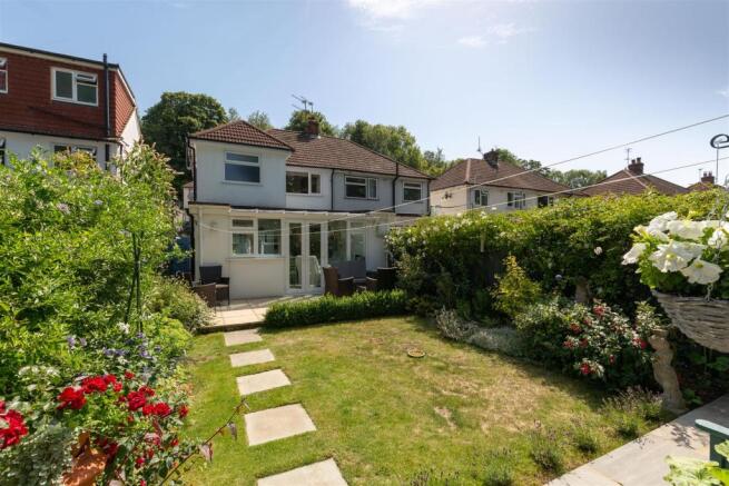 7 Winterbourne Close-13.jpg