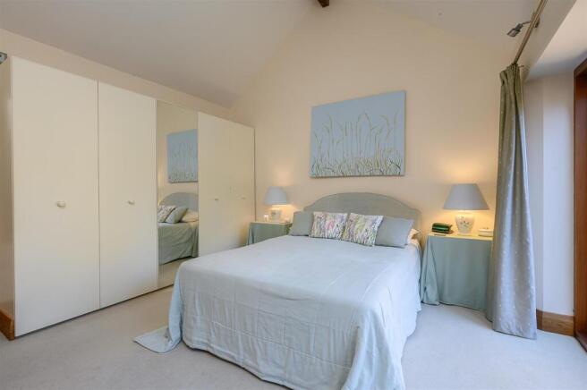 4 bed Detached for sale Image 12