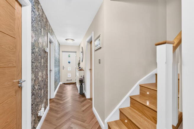 6 bed Detached for sale Image 9
