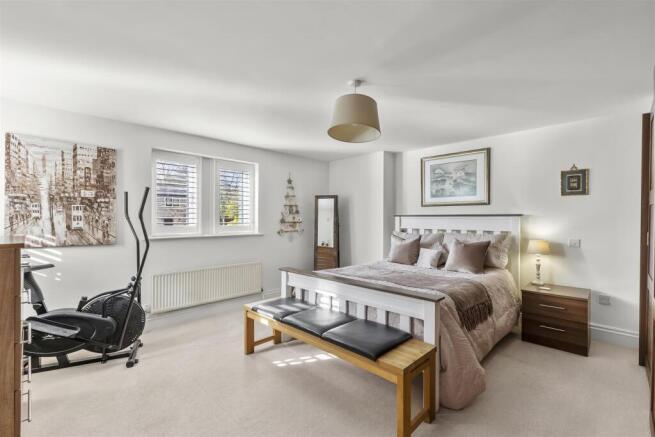 6 bed Detached for sale Image 10