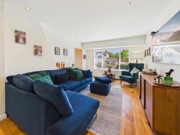 4 bed Detached for sale Image 4