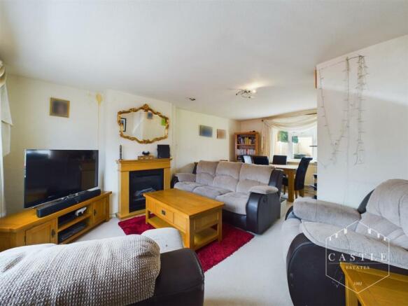 LOUNGE/DINING ROOM