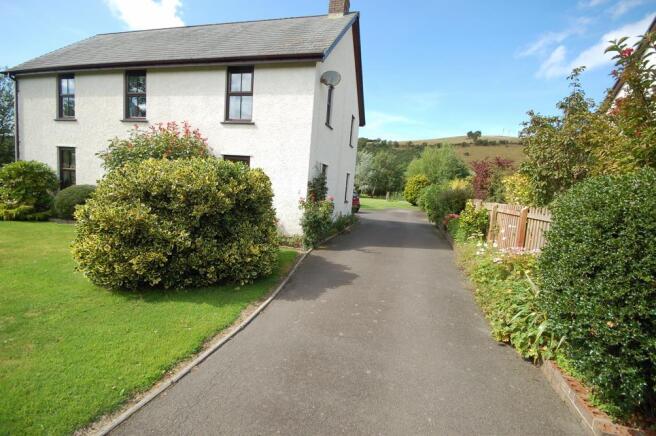 7 Maeswyre - house & drive.jpg