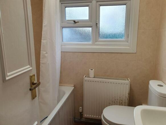 Bathroom 1.jpg