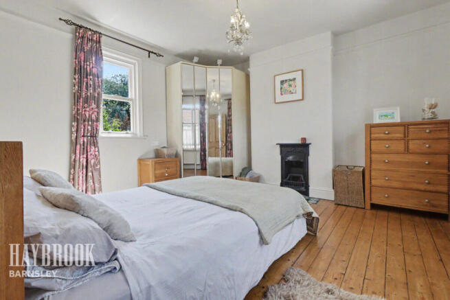 4 bed Semi-Detached for sale Image 12