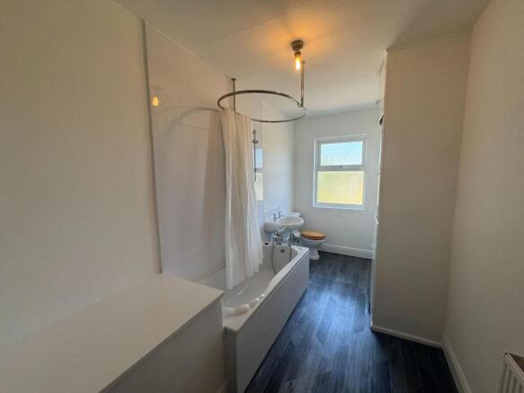 2 bed Terraced to rent Image 6