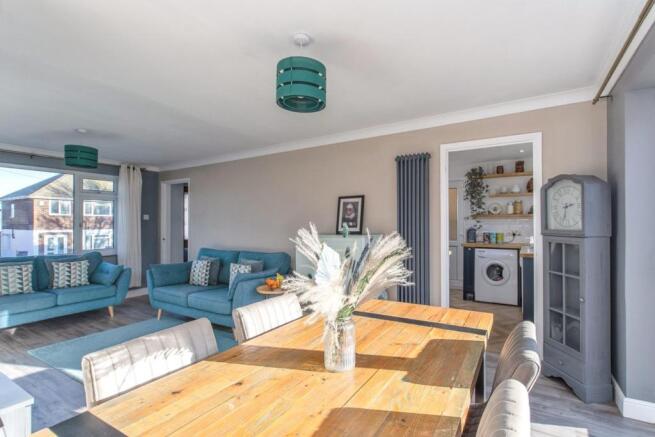 Lounge/Dining Room